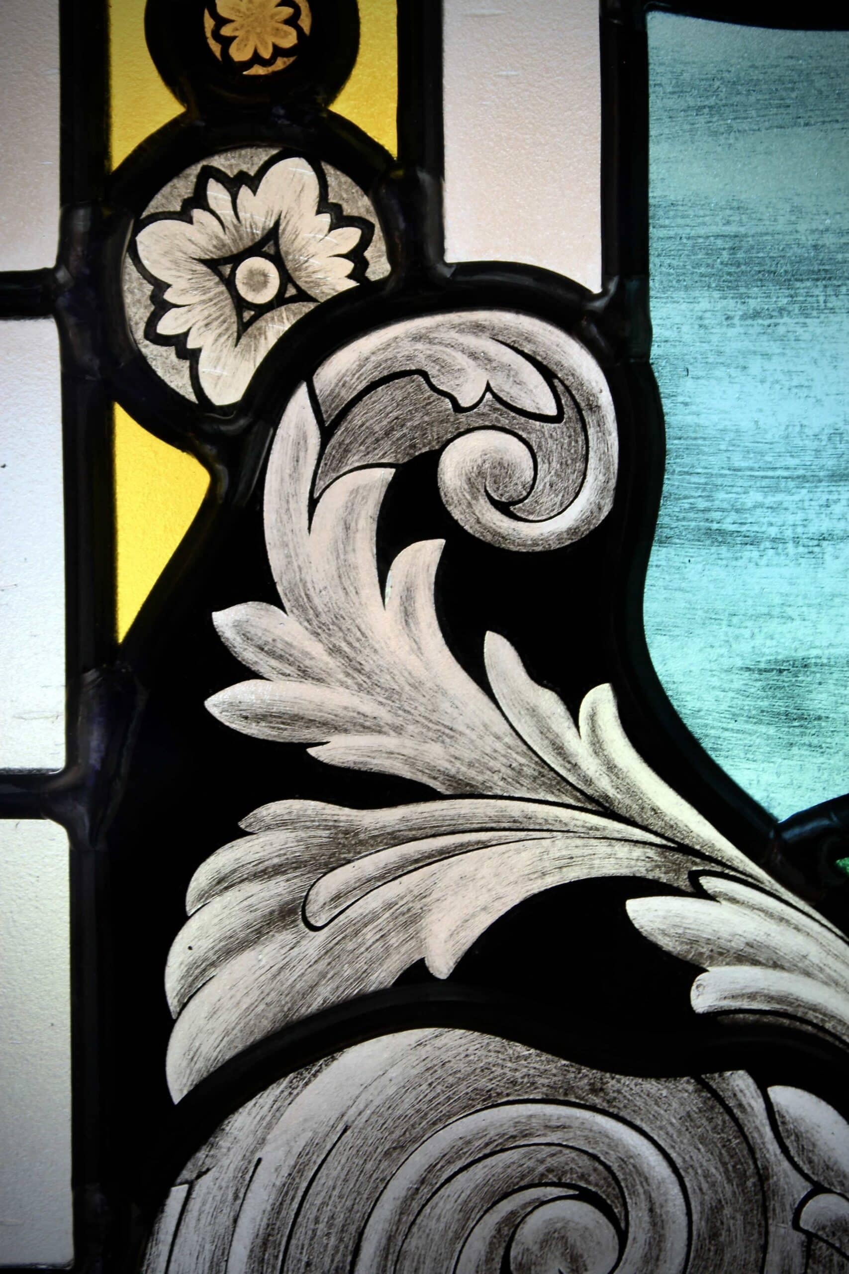 Volute d’acanthe et rosaces de la bordure