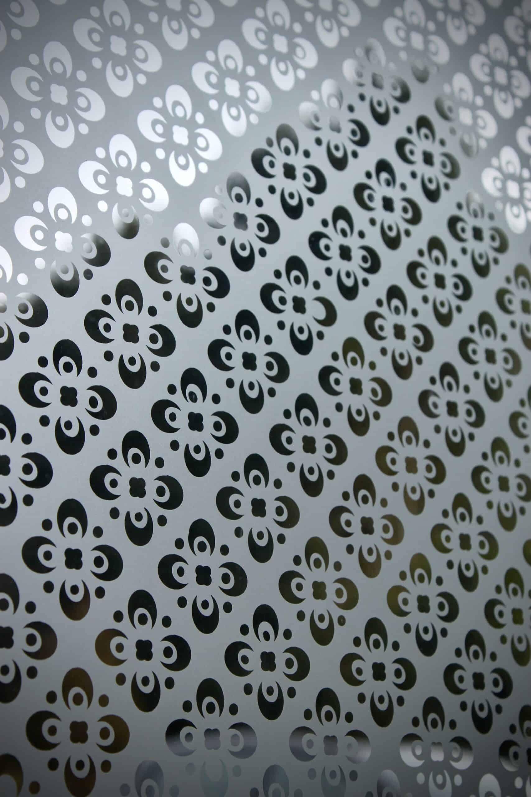 Le motif en diagonale sur le panneau