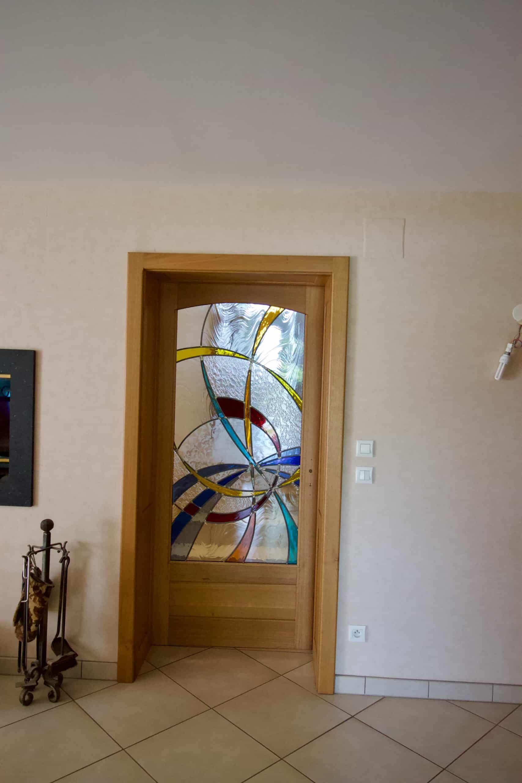 La porte dans la pièce
