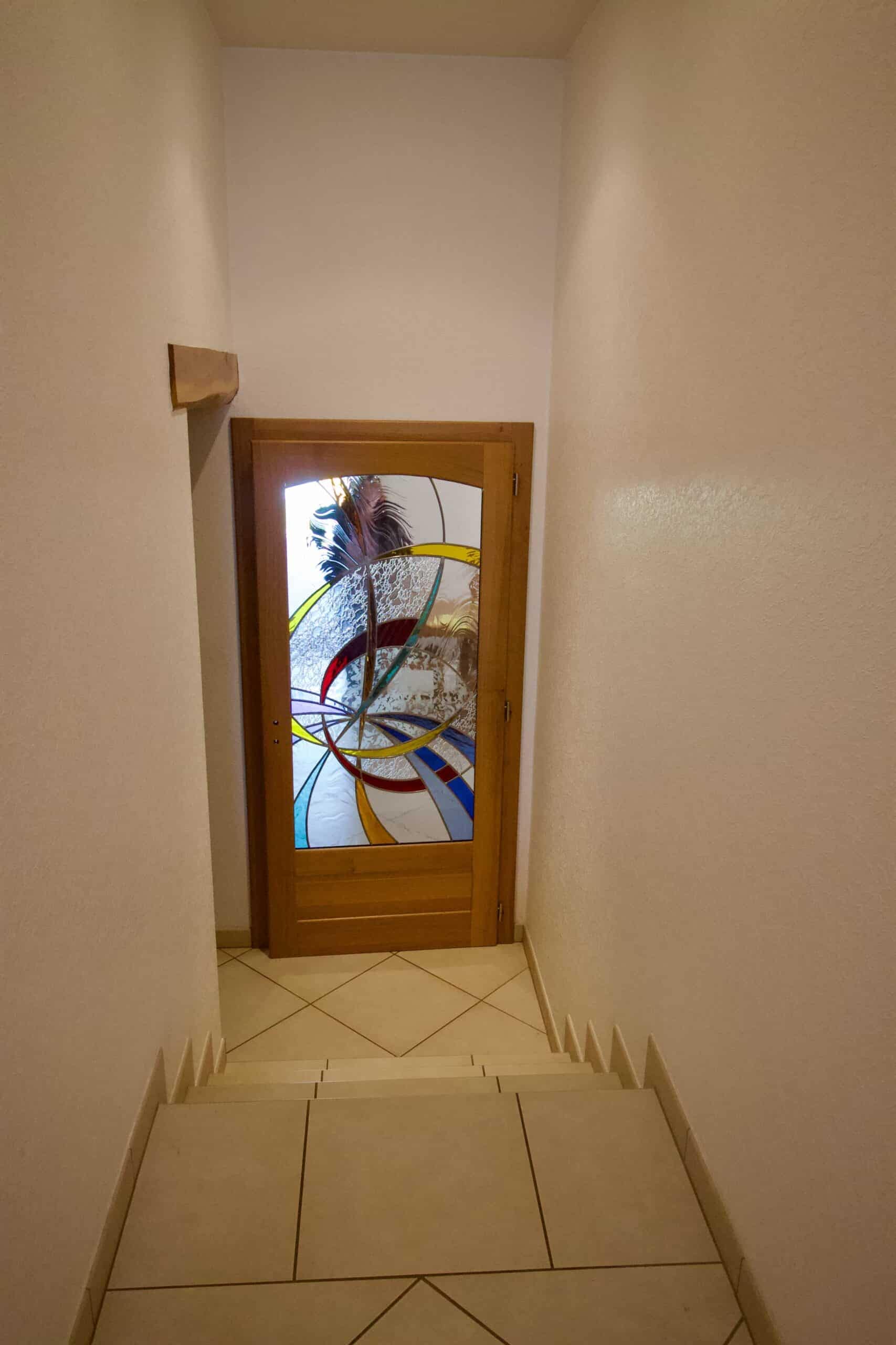 La porte au bas des marches
