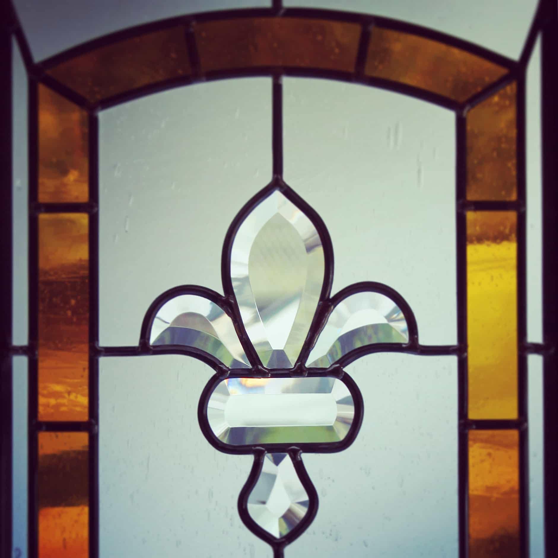 Fleur de lys taillée et biseautée à la main