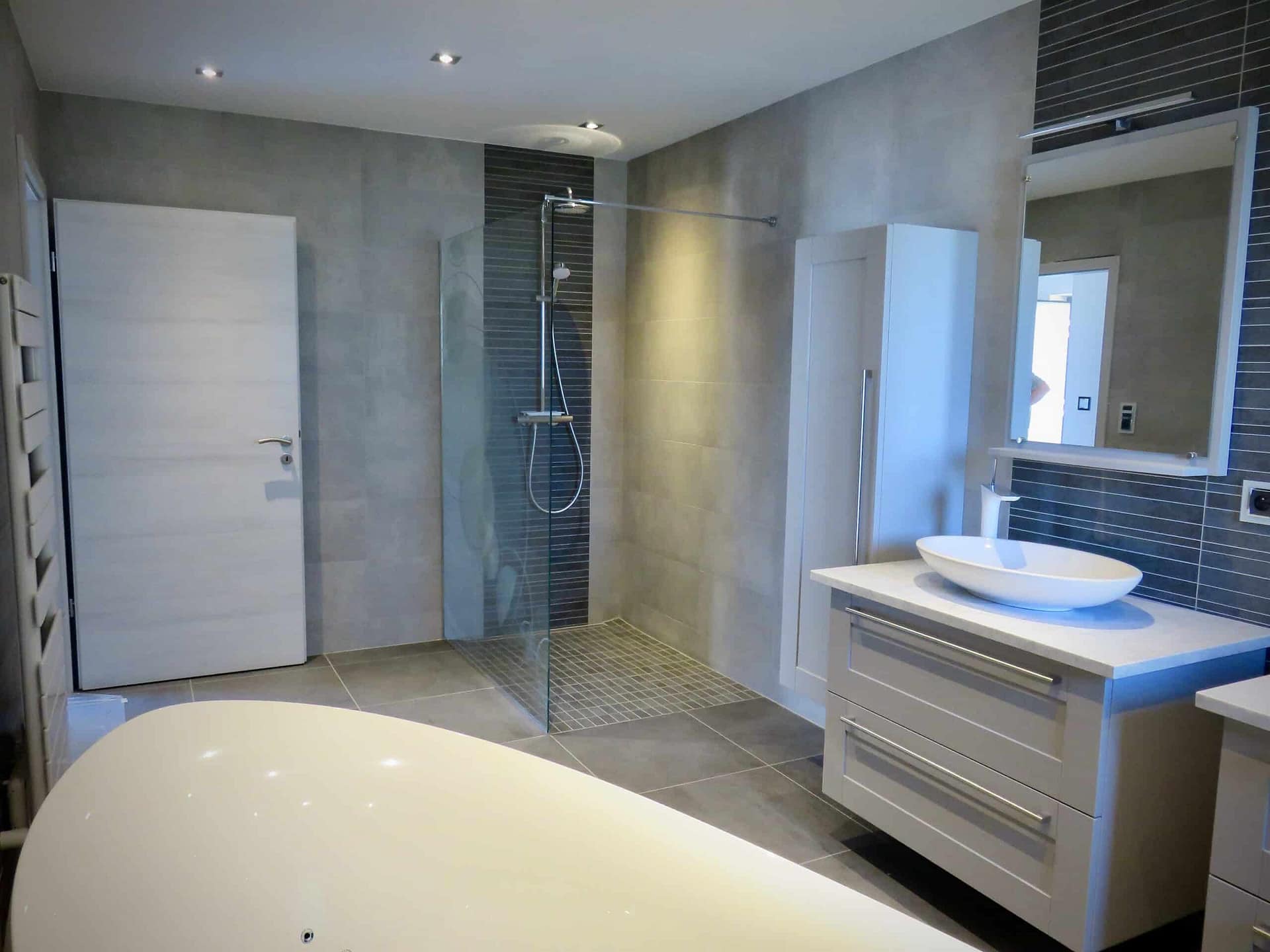 La douche dans la salle de bains