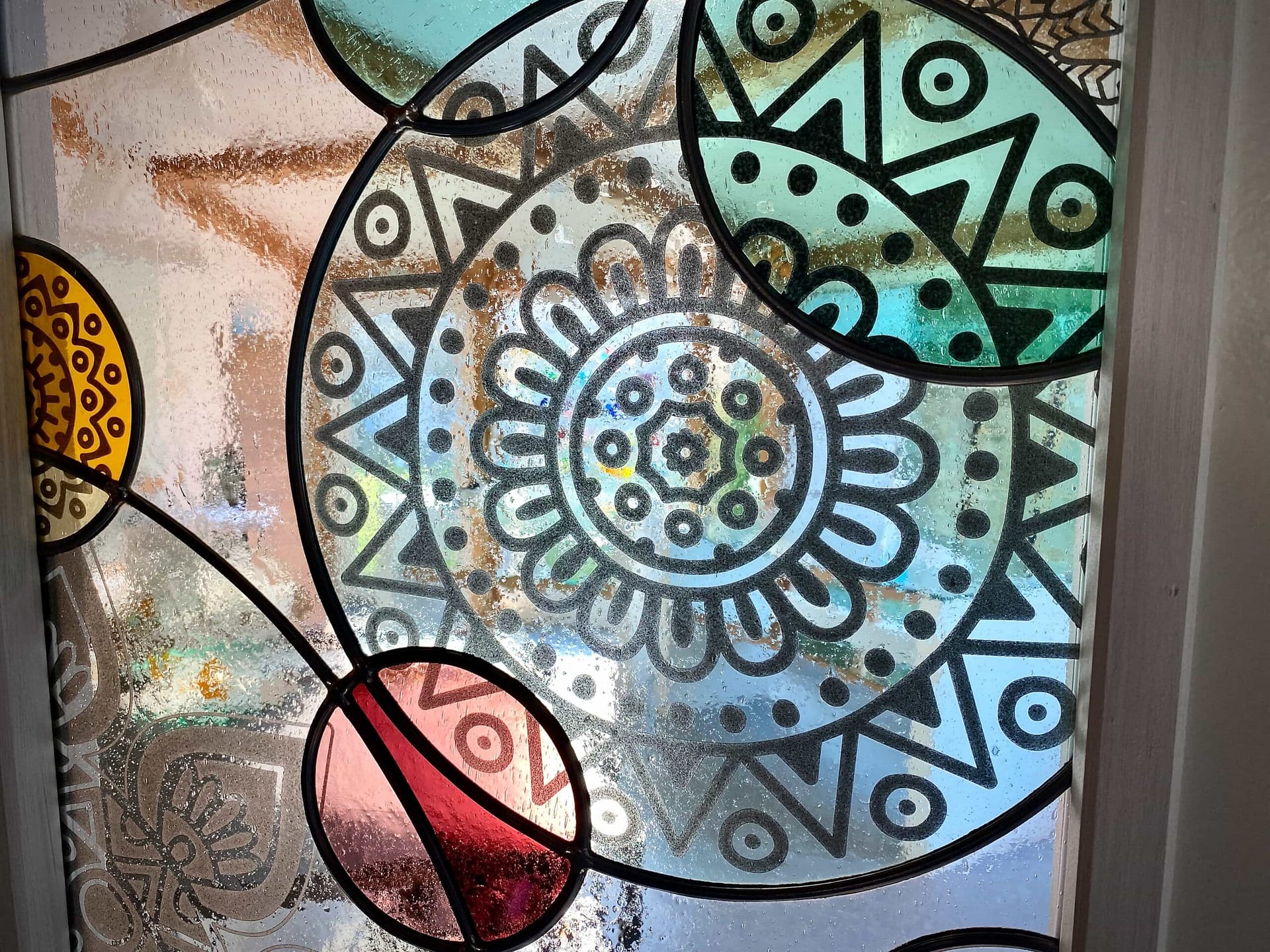 Mandalas peints dans les cercles