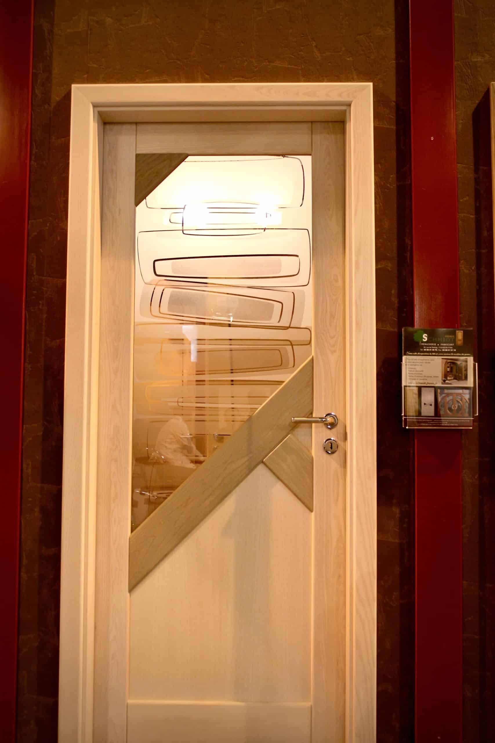 La porte et son huisserie en bois