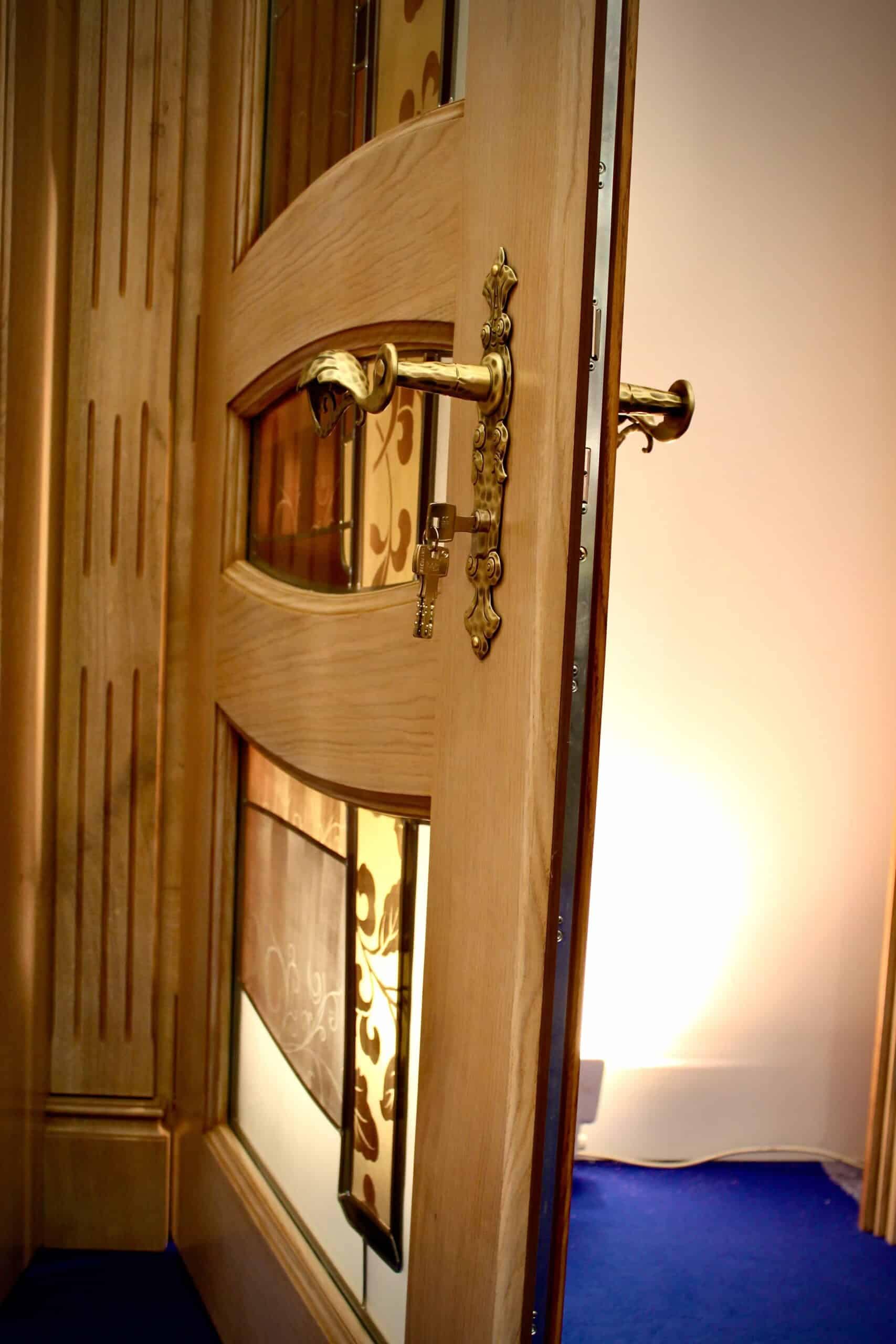 Le vitrail vu de biais, contre la lumière