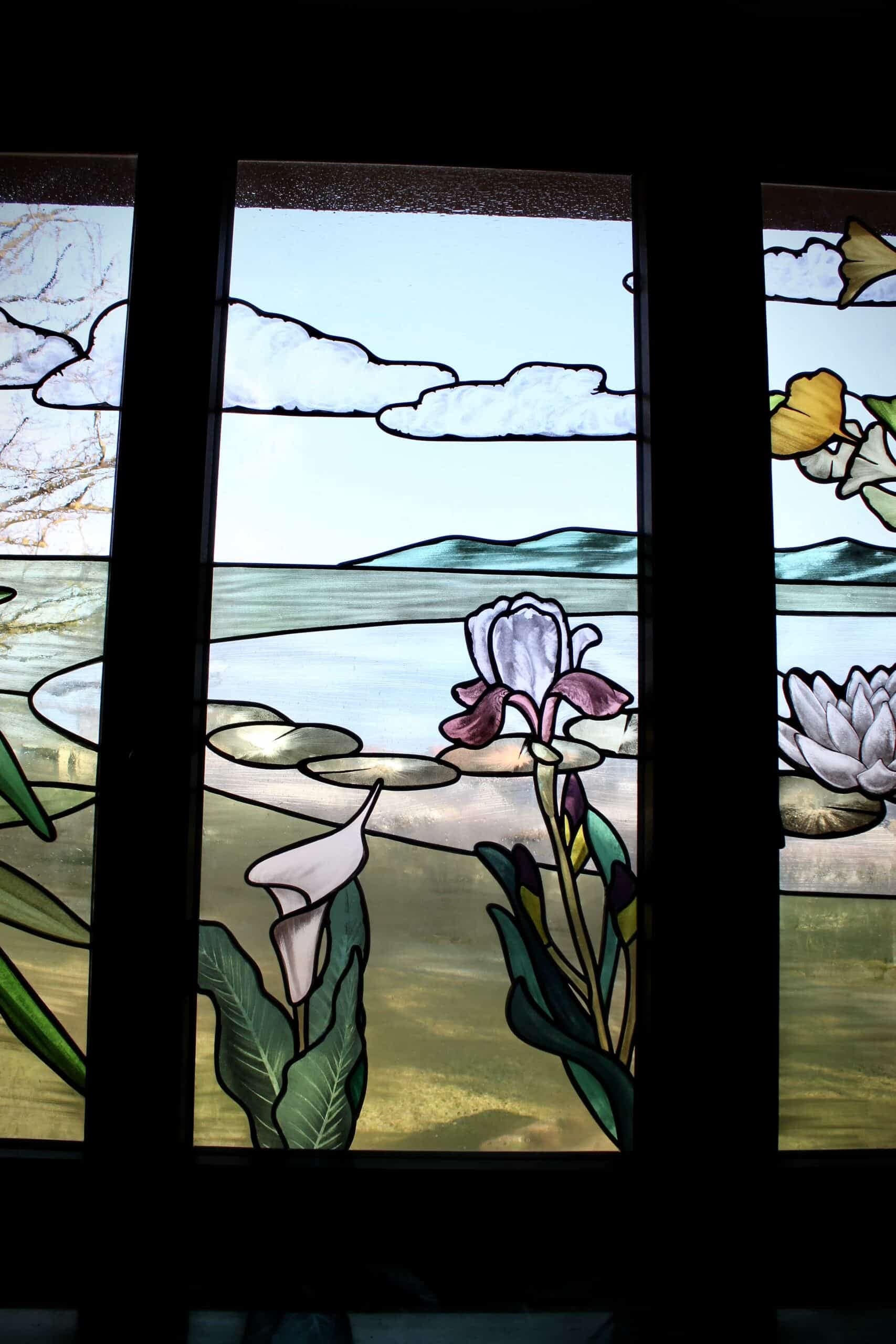 Bassin, iris et arum, partie centrale
