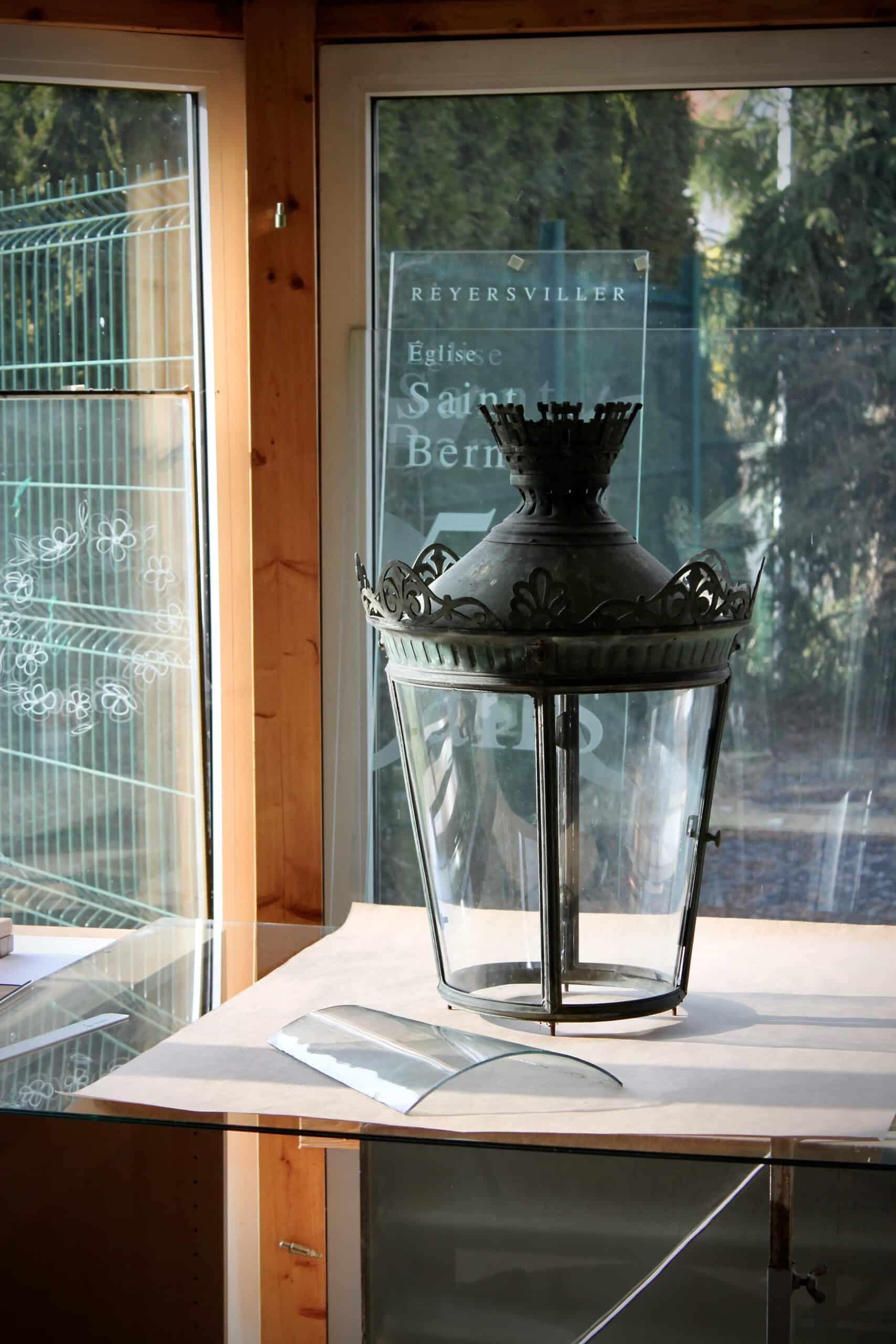 La lanterne et son verre bombé de remplacement