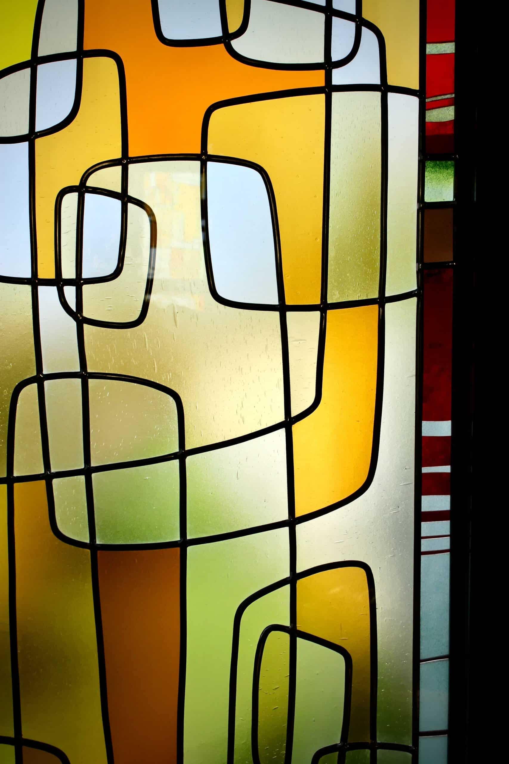 Verres vert tendre, orangés et clairs