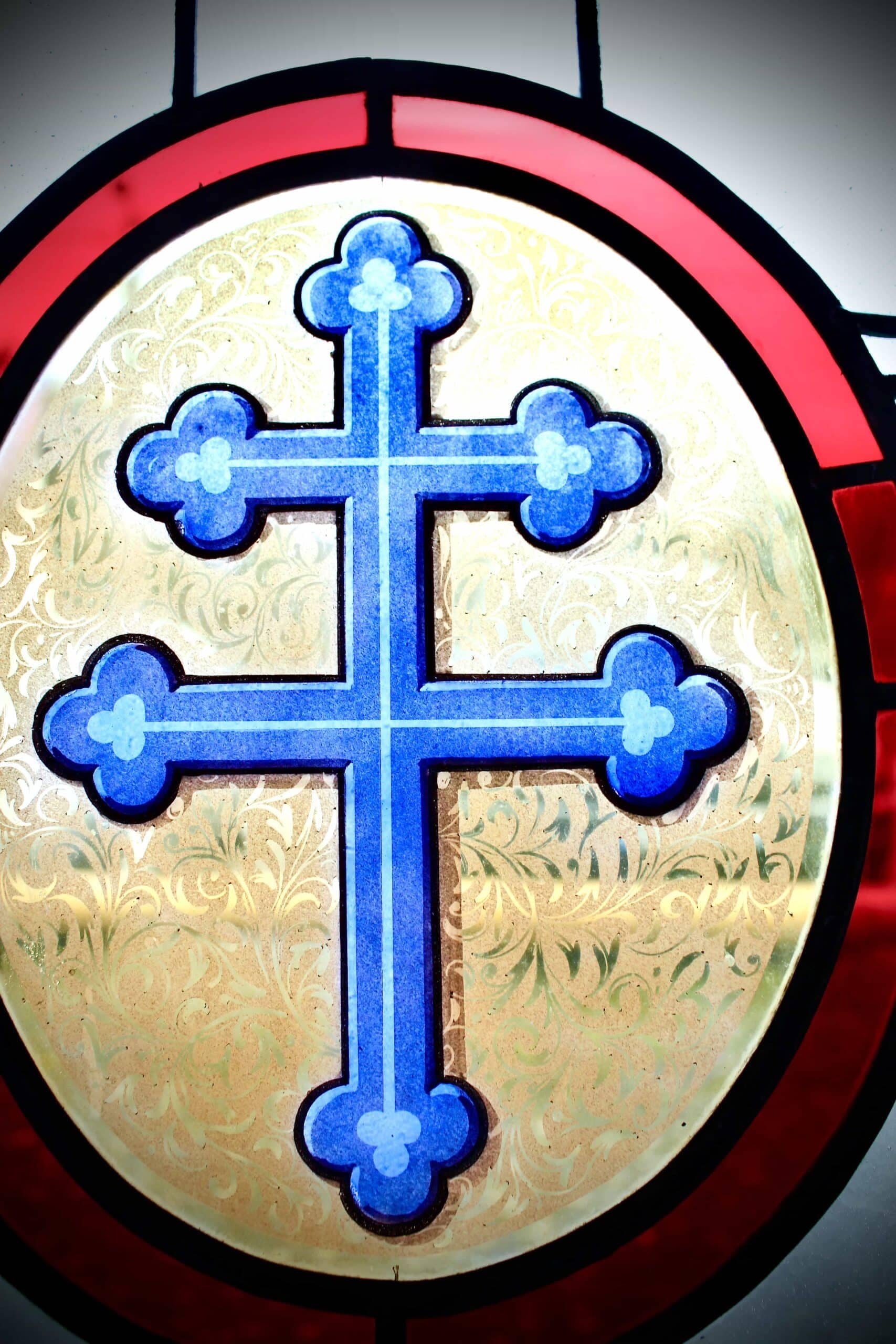Croix de Lorraine bleue sur fond orné