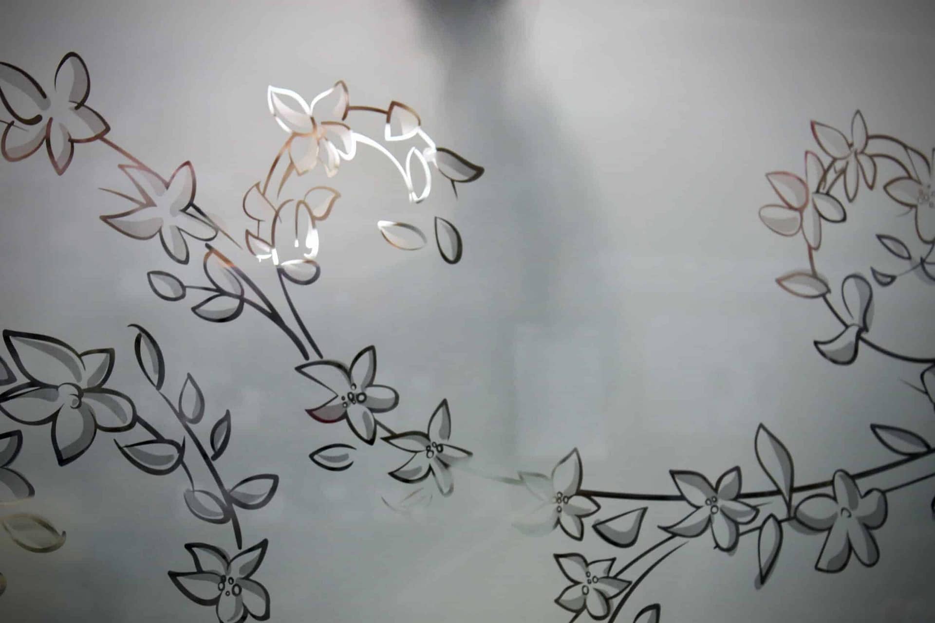 Fleurs et feuilles modelées en nuances