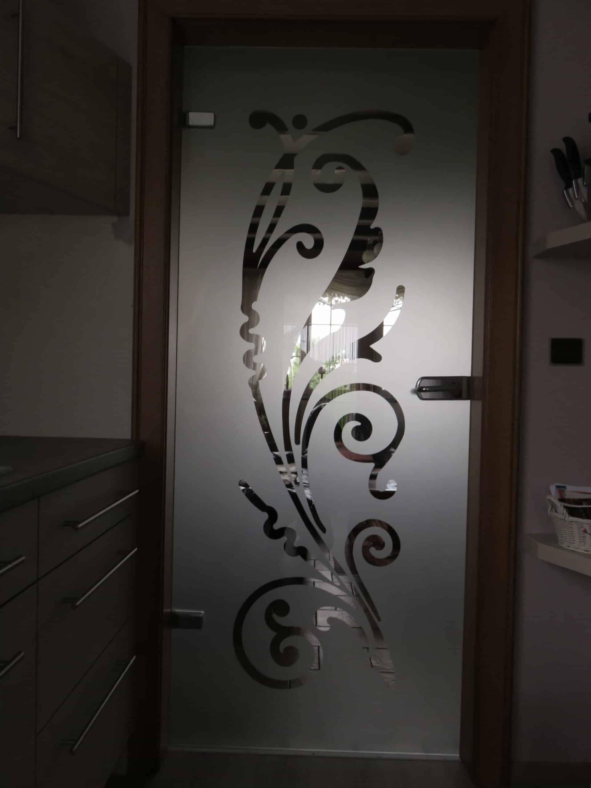La porte éclairée à contre-jour